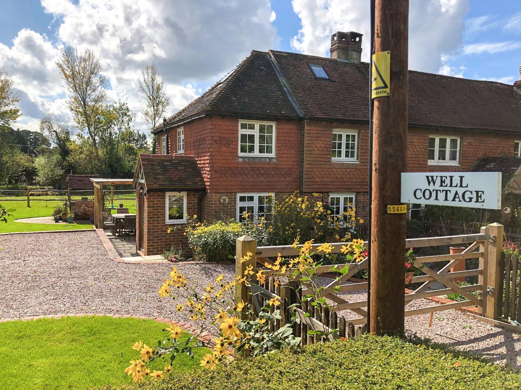Well Cottage Itchingfield Exterior photo