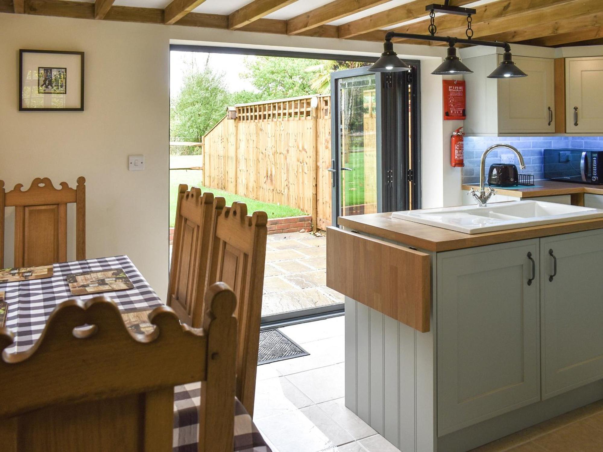 Well Cottage Itchingfield Exterior photo